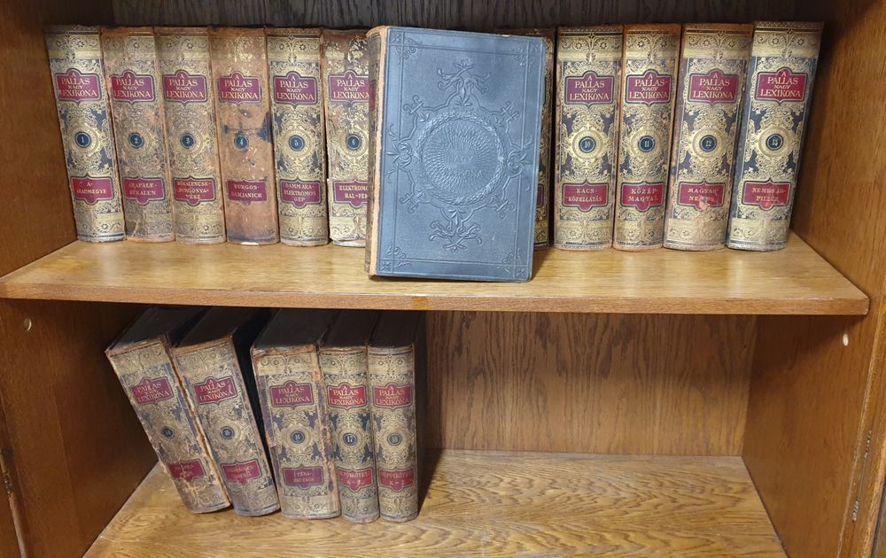 Colecție completă „A Pallas Nagy Lexikona” (1884–1897), 18 volume, edi