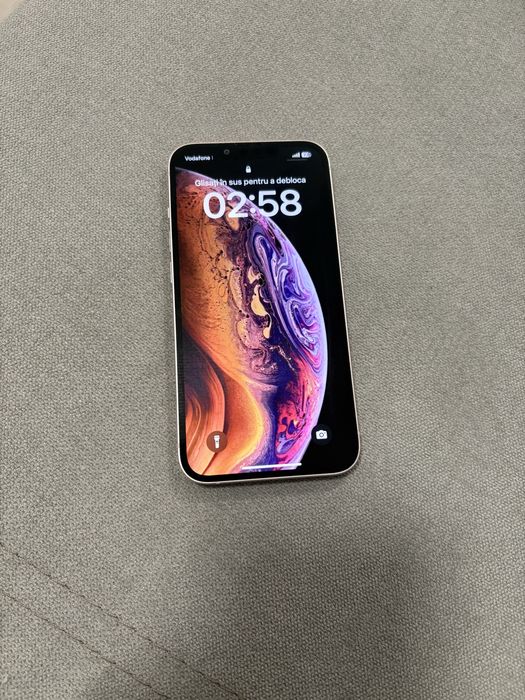Vand Iphone 13 pink