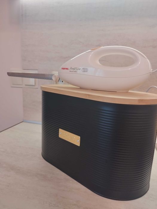 Електрически нож Tefal 8523.31 с елегантна кутия за хляб в комплект