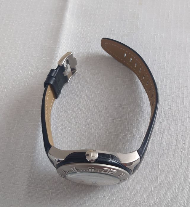 Продавам мъжки часовник Jacques Lemans