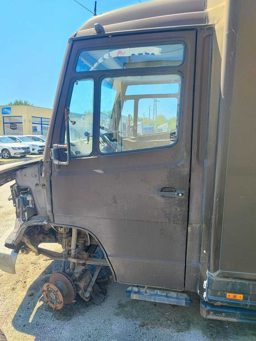 Mercedes Vario 614 на части