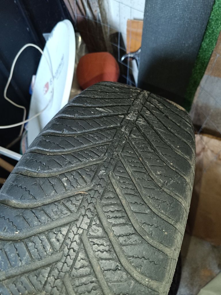 Продавам комплект от 4 стоманени джанти 15" 5x112 с всесезонни гуми Go