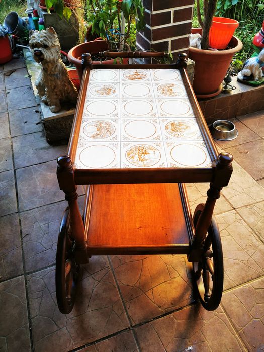 Vand masa cu roti din lemn masiv gheridon cu blat de faianta