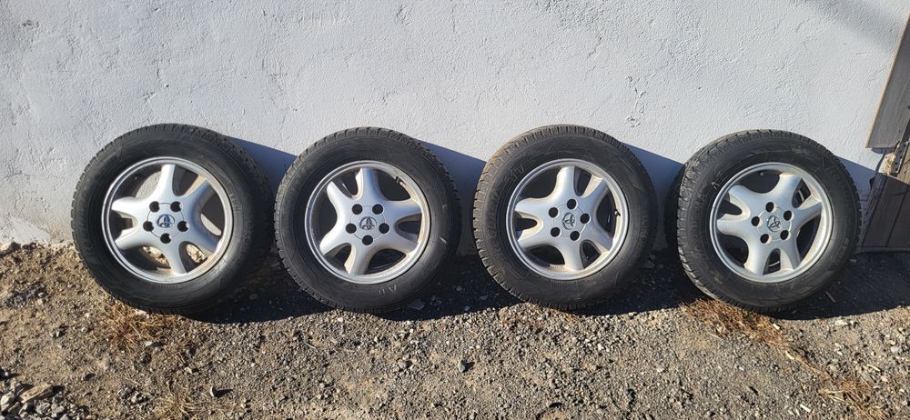 Продам зимние шины Yokohama 205/65 R15