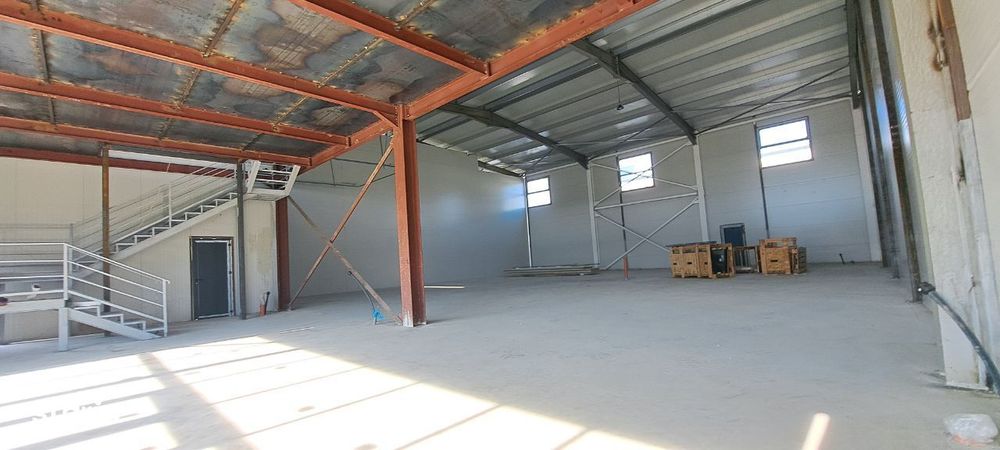 Stefanestii de jos, zona A2 si Centura, hala cu showroom 540mp