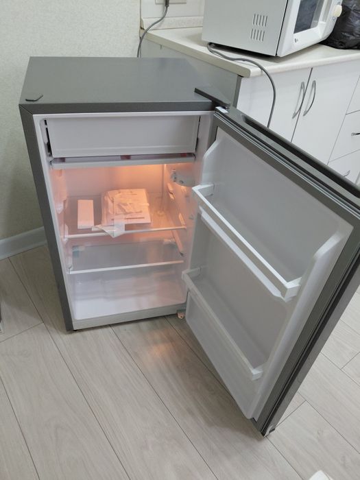 Продам холодильник офисный