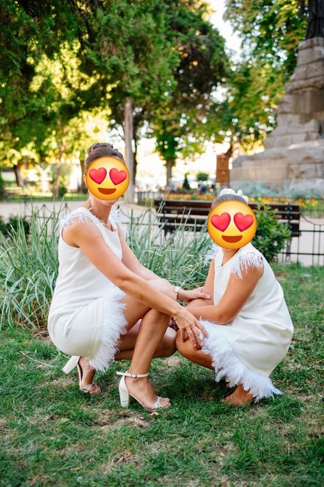 Официална рокля с пера