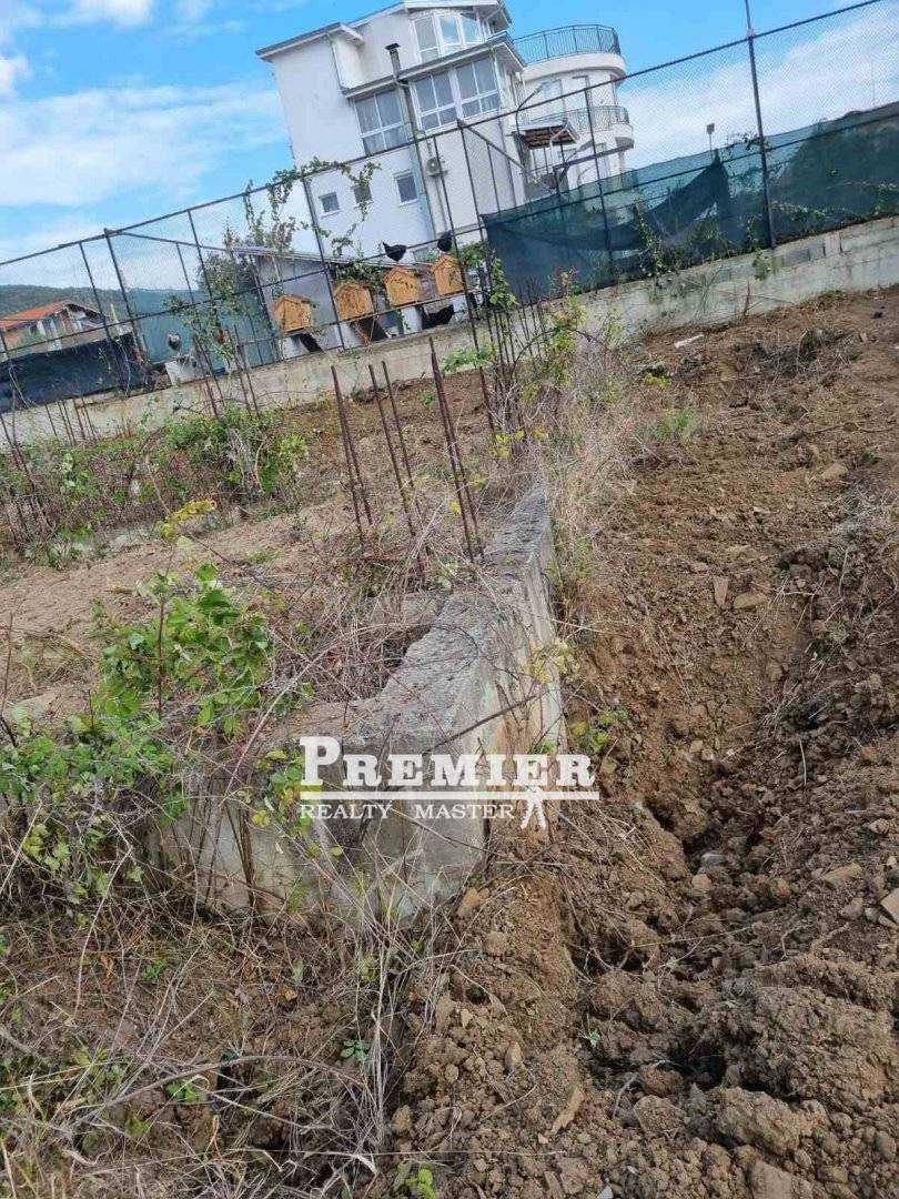 Предлагаме за продажба парцел, подходящ за застрояване в Свети Влас