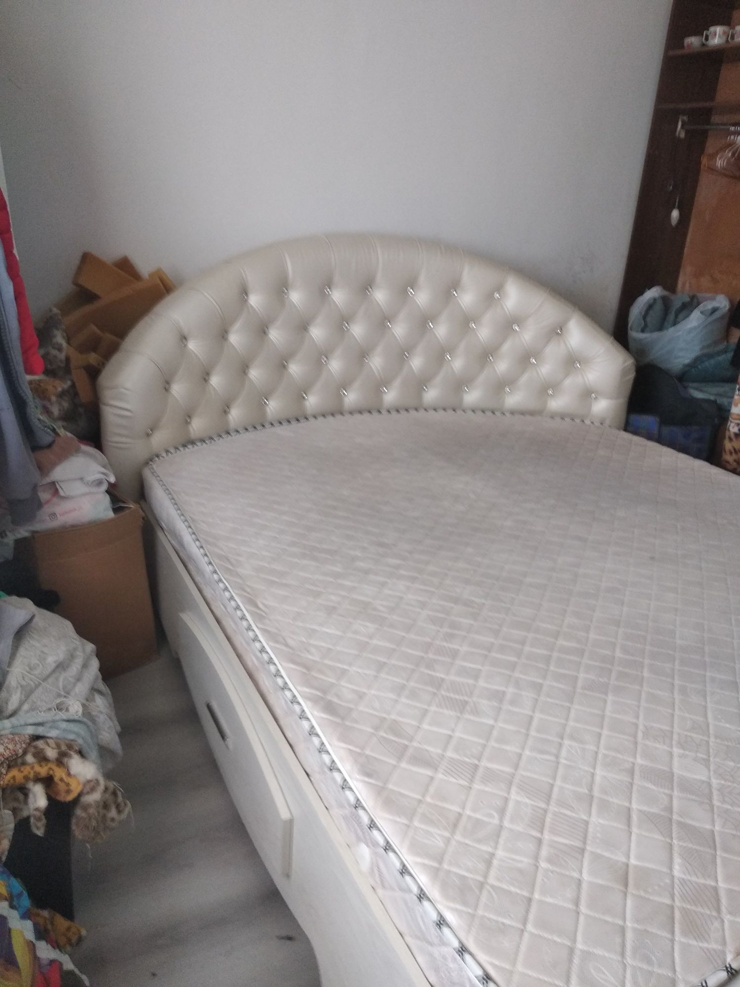 Кровать 2 х спальная б.у  размер 185 на 240