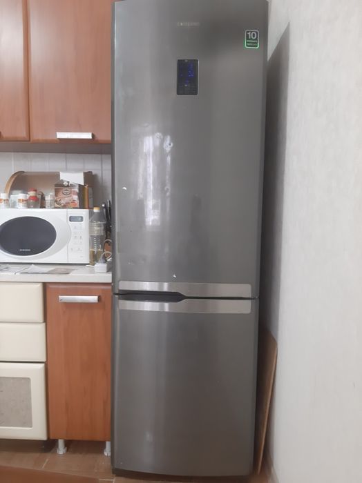 Холодильник срочно продам Sumsung,цвет серый