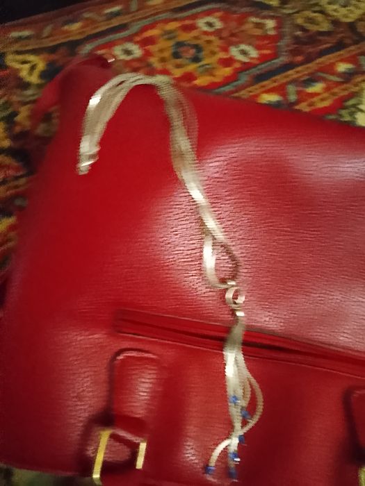 Продам серебряное ожерелье