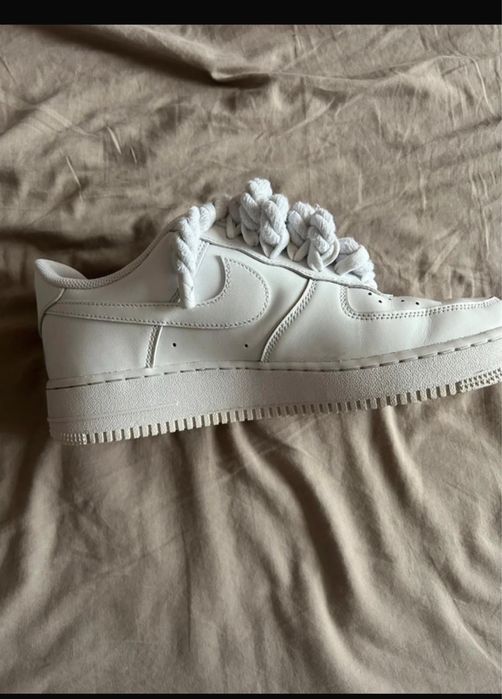 Adidasi Nike albi