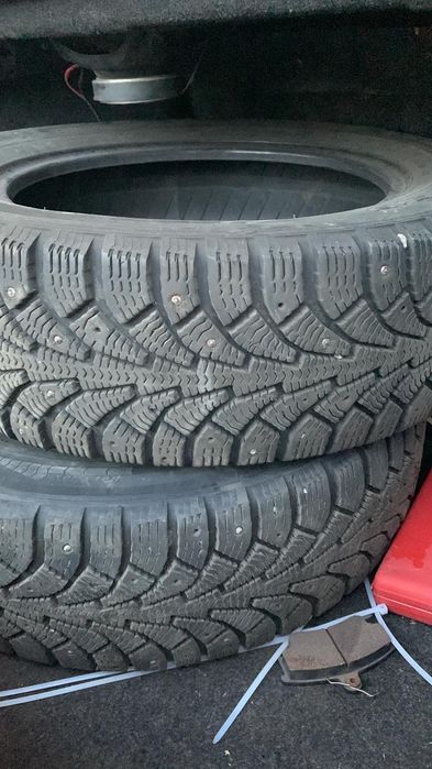 Продам две зимние  шины б/у r15 185/65кама, отходили один сезон