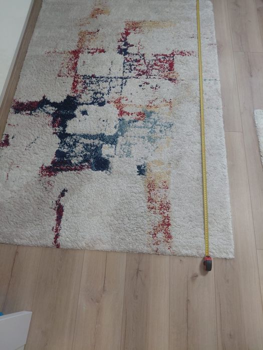 Продавам килим в отлично състояние