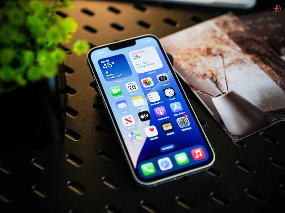 iPhone 16 E , NOU , 2 cicluri incarcare