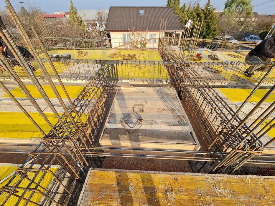 Case la Roșu și la Cheie