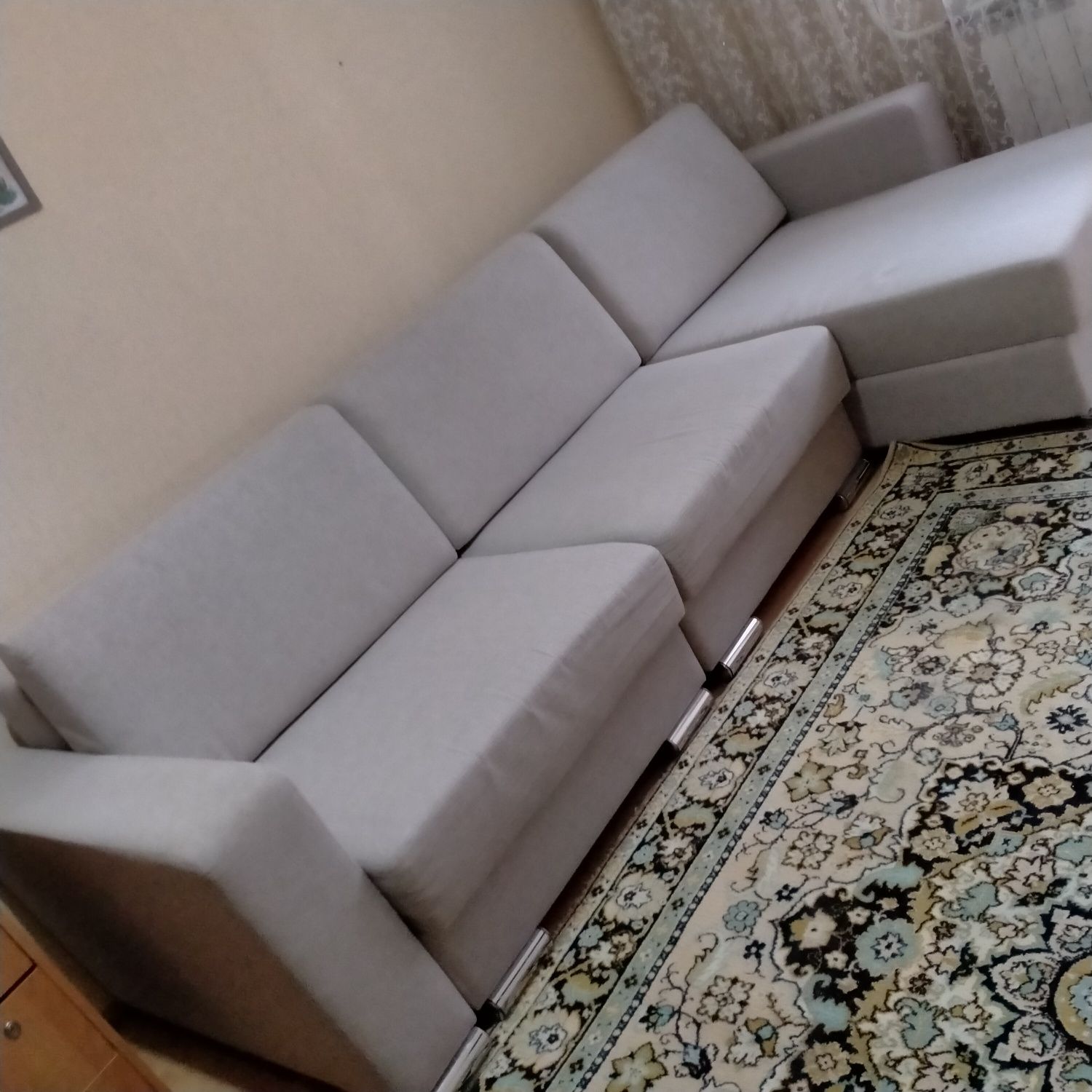 Угловой диван в отличном состоянии