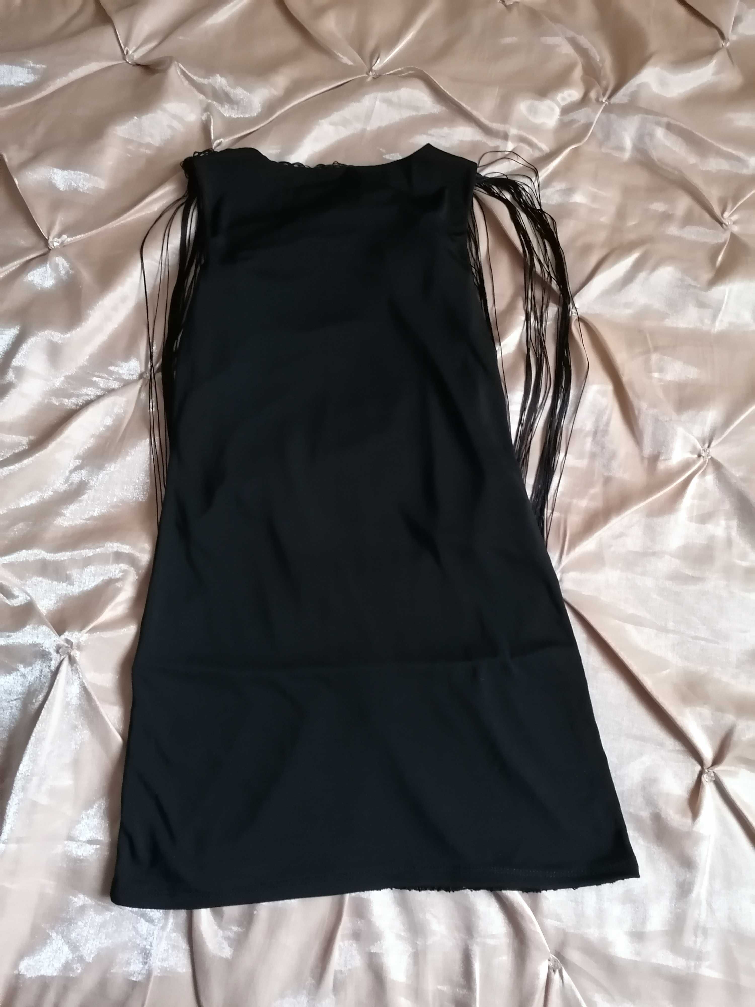 Черна къса рокля с редни