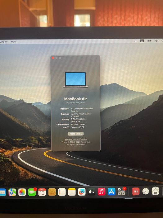 MacBook Air 2020 + Подарък (кейс и адаптер)