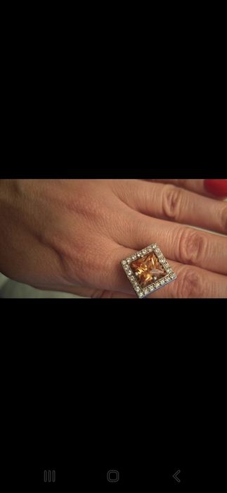 Inel de argint cu piatra aurie