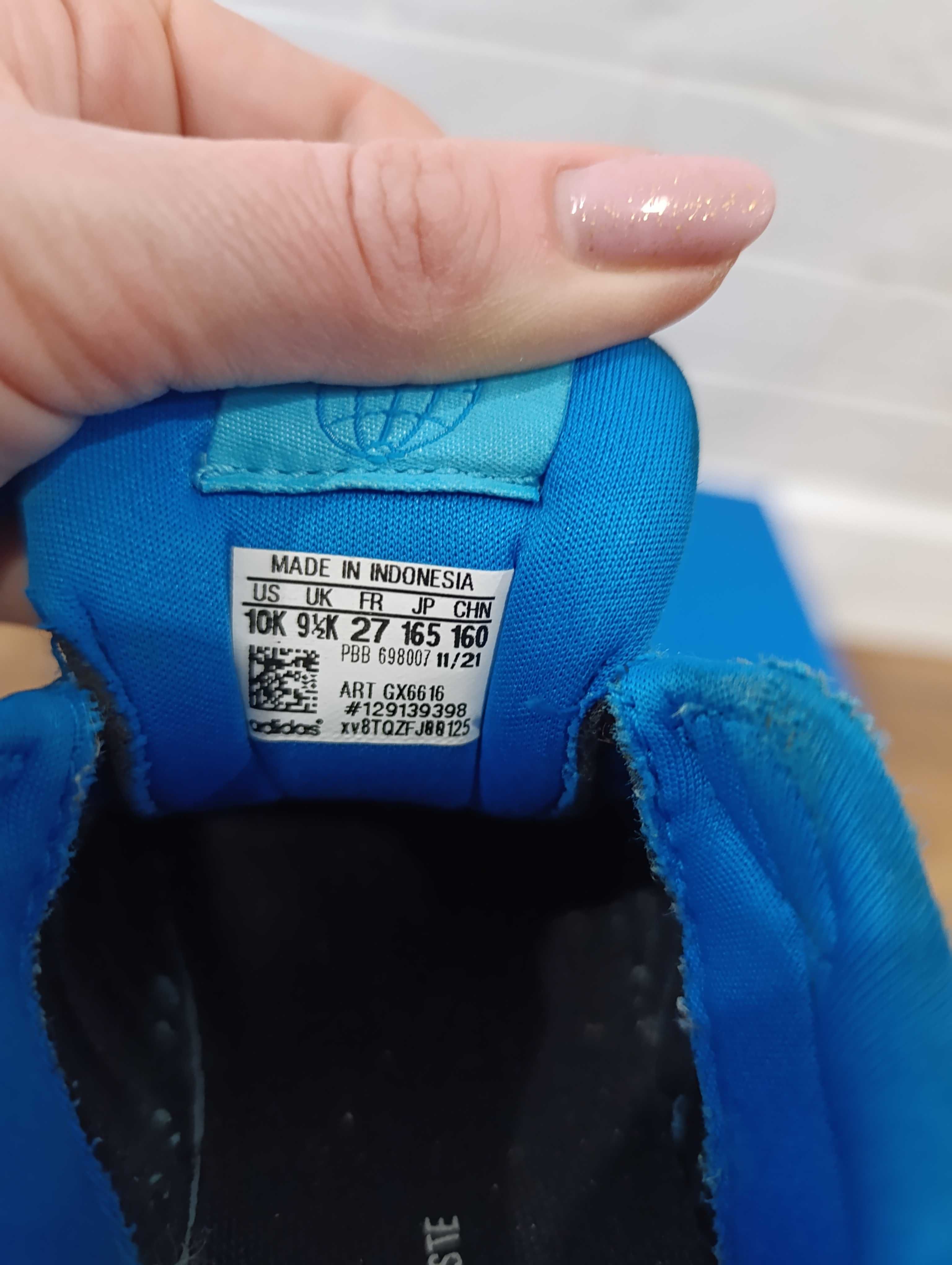 Маратонки Nike, Adidas
