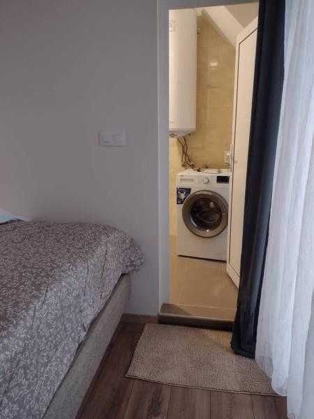 Дава се под наем Едностаен апартамент в Бургас, Център - 60 кв.м за 242.25 € - Снимка #3