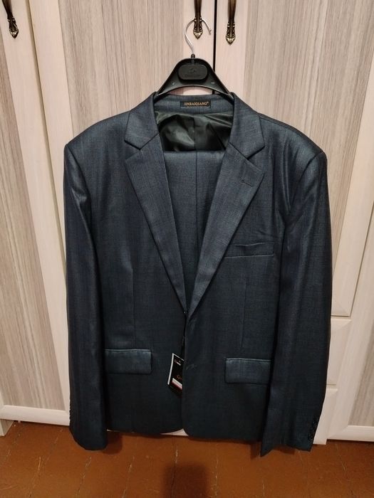 Костюм мужской (пиджак и брюки) хорошего качества новые