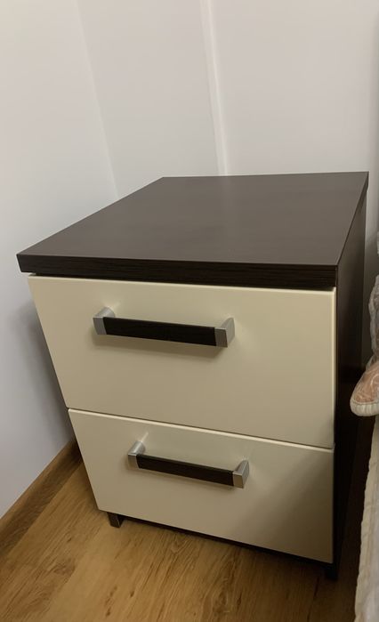 Vand noptiere din PAL, 450 ron/buc