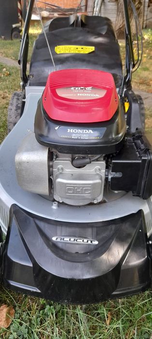 Masina de tuns iarba Honda cu carcasa din aliminiu