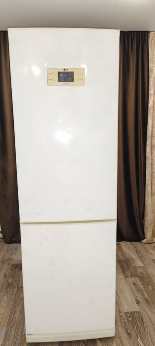 Холодильник двухкамерный