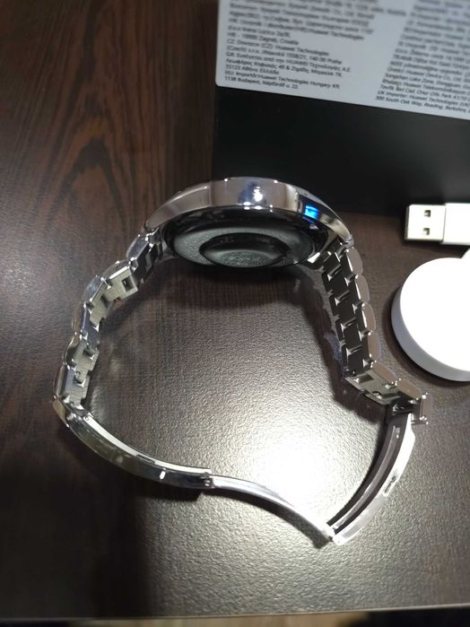 Часовник Huawei Watch 3