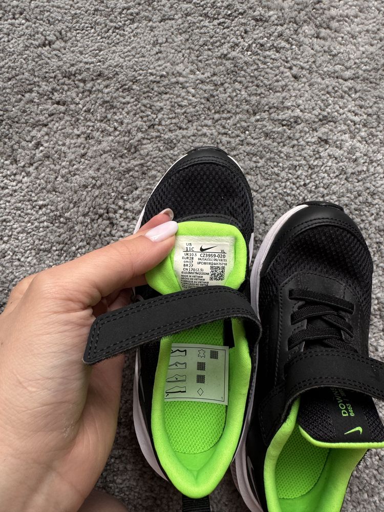 Чисто нови детски маратонки на Nike