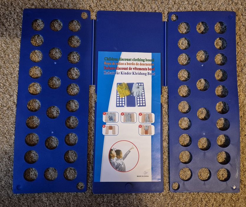 Organizator/placă reglabilă tricouri copii+coș