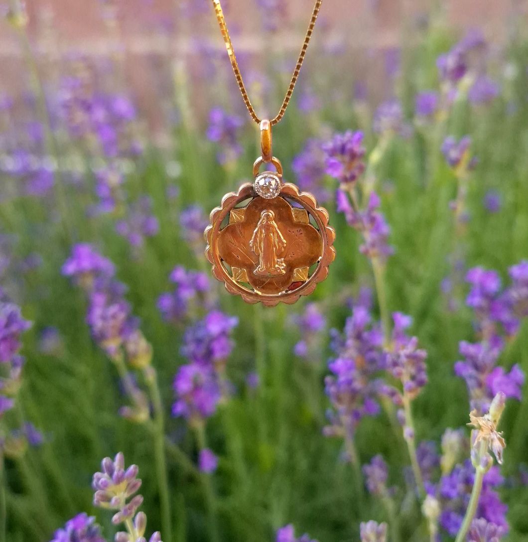 Pandantiv antic Fecioara Maria din aur de 14K cu diamant natural