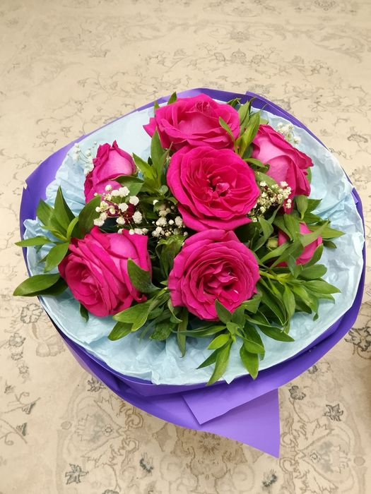 Красивый свежий букет роз продается