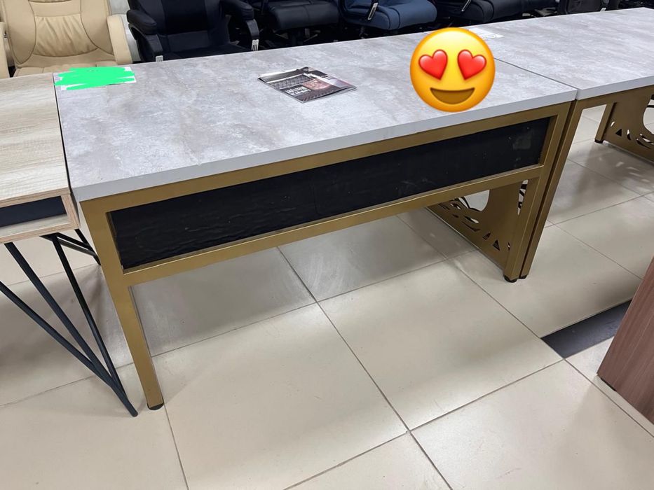 Стол почти новая