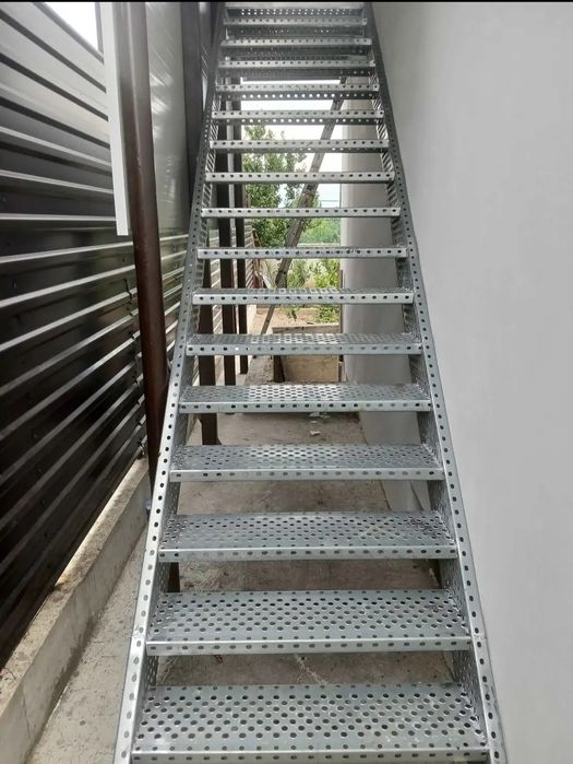 Scară zincate la comanda în toată tara