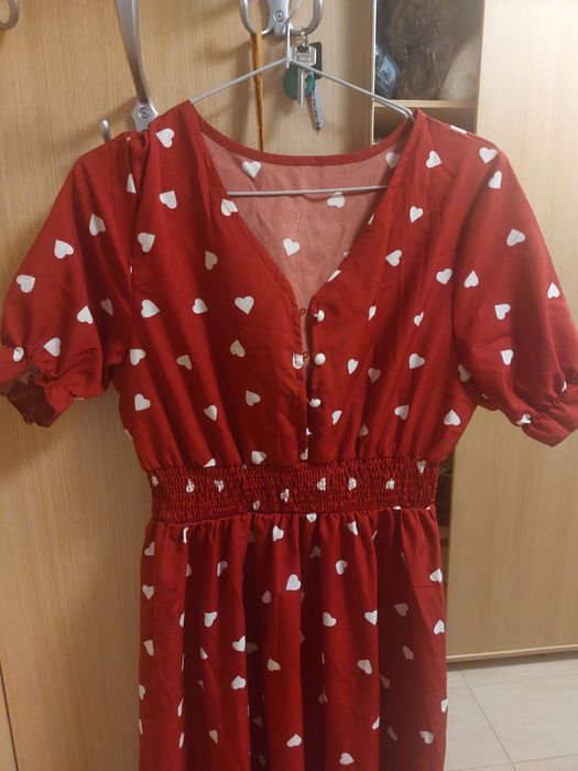 Rochie rosie cu inimioare albe