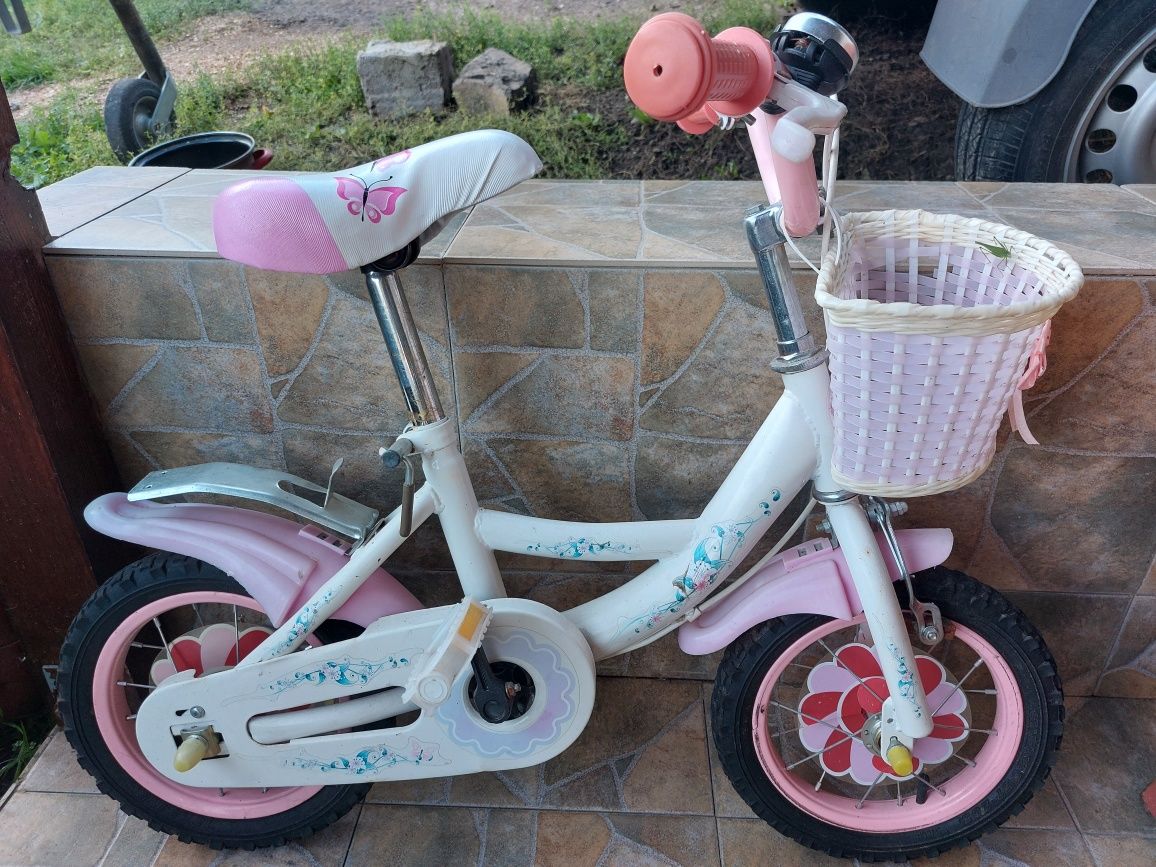 Bicicletă pentru fetițe!