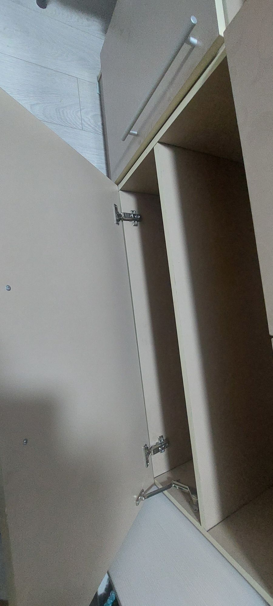 Продам шкаф в прихожую