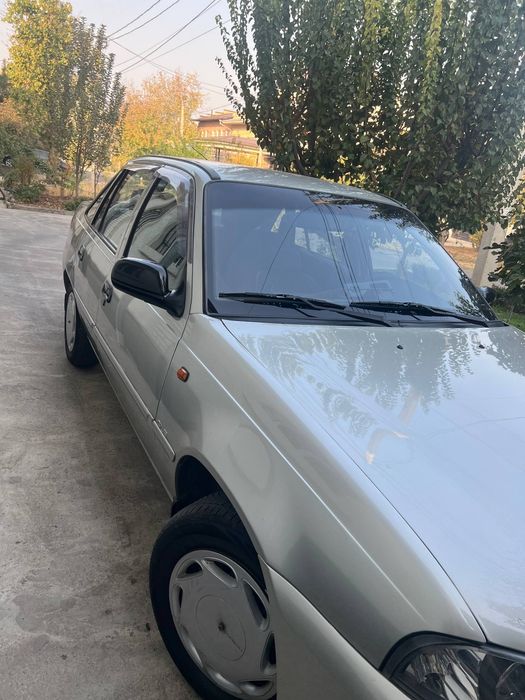 Нексия 2 сотилади.Металик ранг