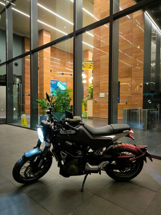 Motocicleta Husqvarna Svartpilen 401 2022 ABS impecabila A2