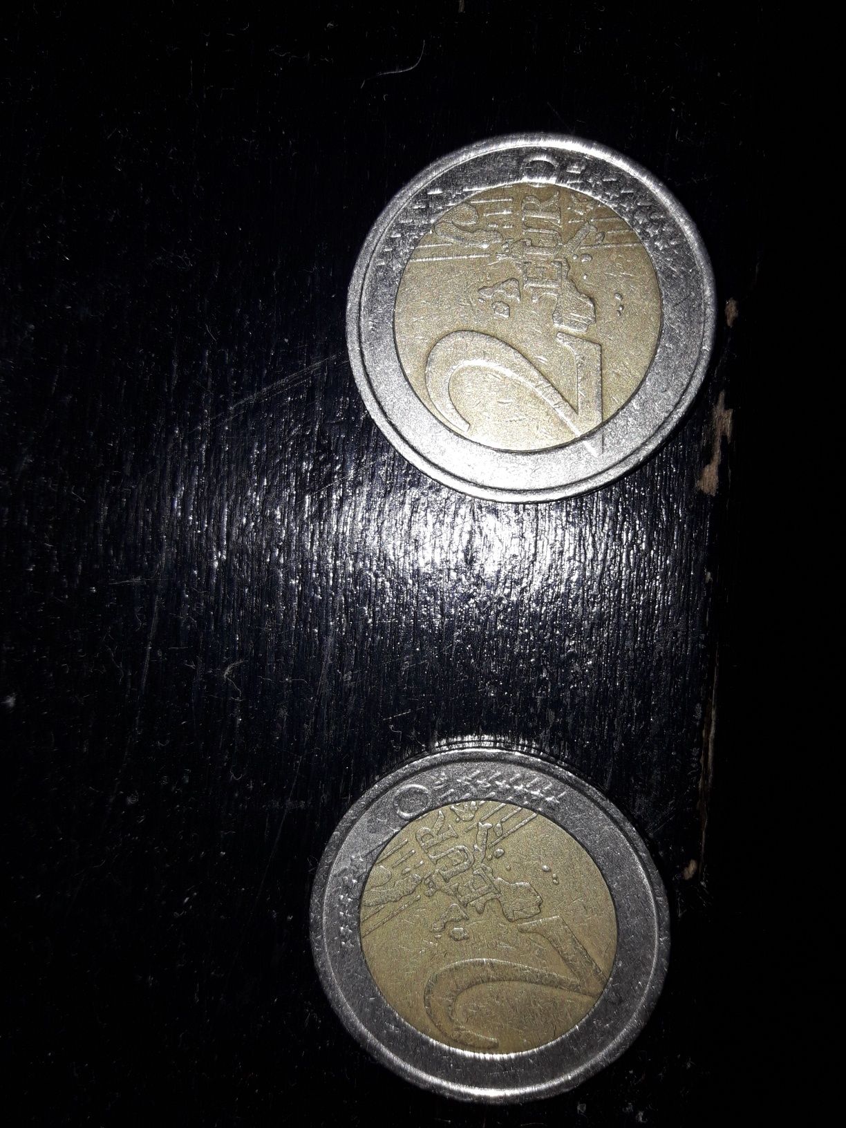 рядка 2 еврова монета+ още две