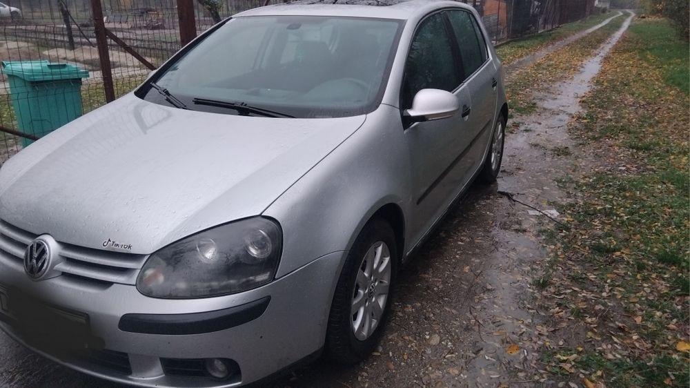 Se vinde GOLF 5 140 cai