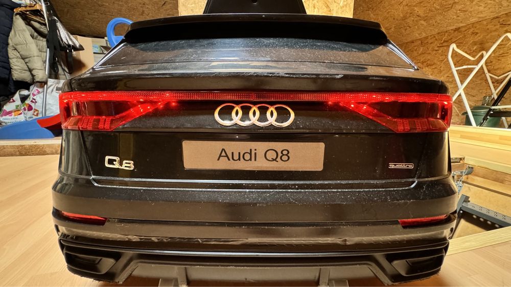 Masina jucarie Audi Q8