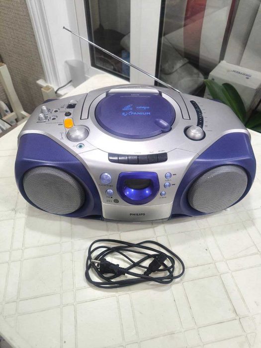 Продам магнтафон Philips AZ5155