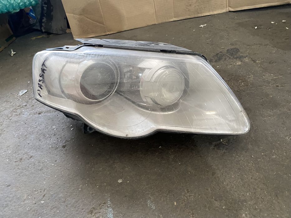 Far xenon VW Passat B6 2005 - 2010 far dreapta