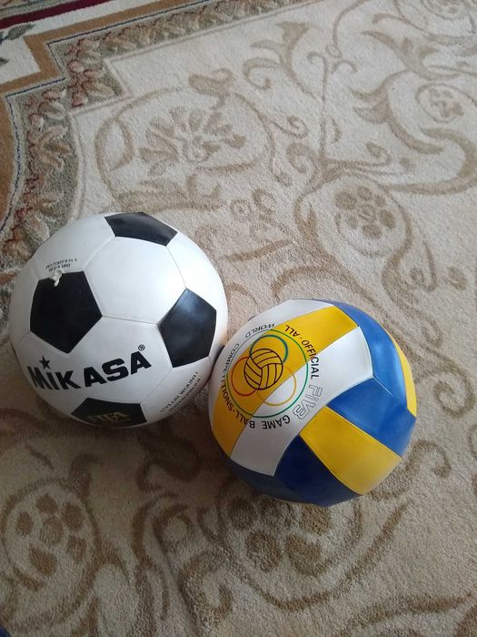 Футболна и волейболна топки  Mikasa
