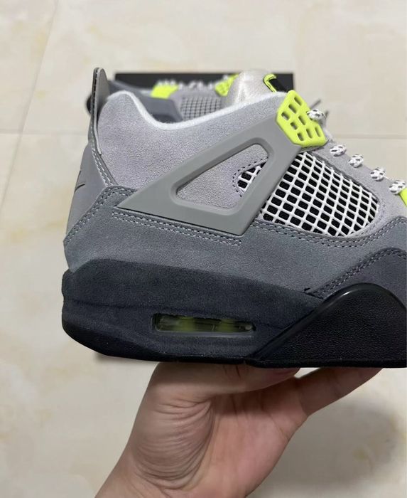 Air Jordan 4 Retro SE 95 Neon