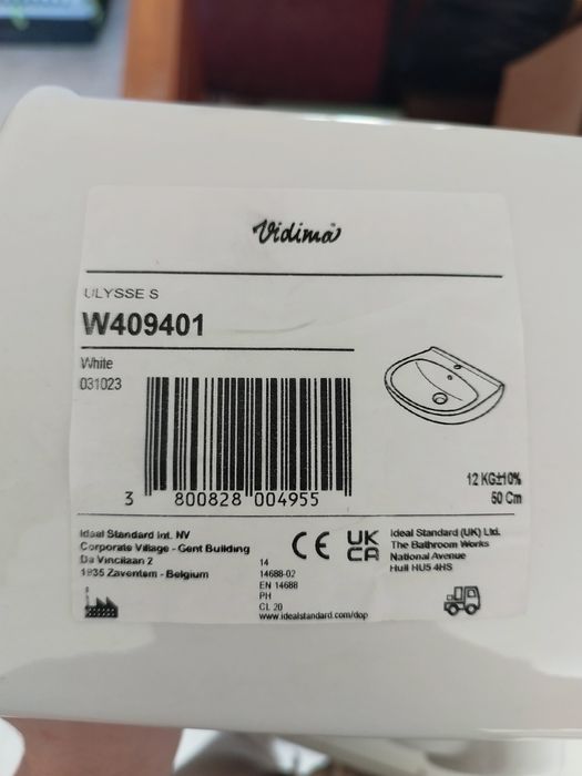 Порцеланова бяла мивка за баня